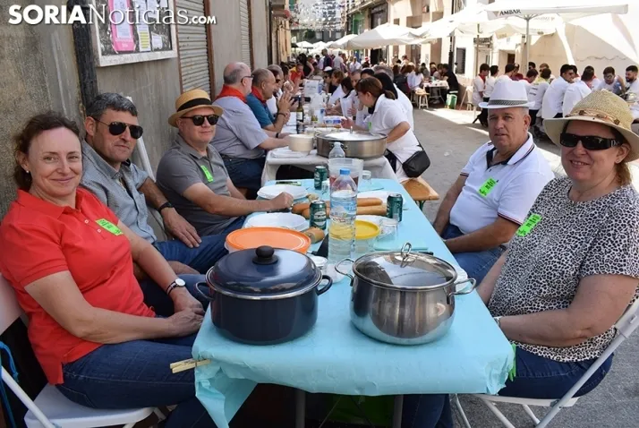Galer&iacute;a de im&aacute;genes: alubiada en &Oacute;lvega para unas 3.200 personas