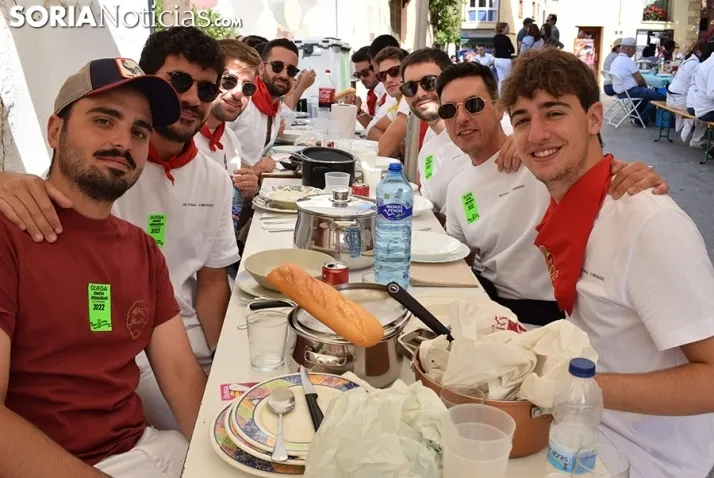 Galer&iacute;a de im&aacute;genes: alubiada en &Oacute;lvega para unas 3.200 personas