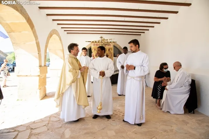Fotos: ba&ntilde;o de masas a la Virgen de Inodejo en su romer&iacute;a 