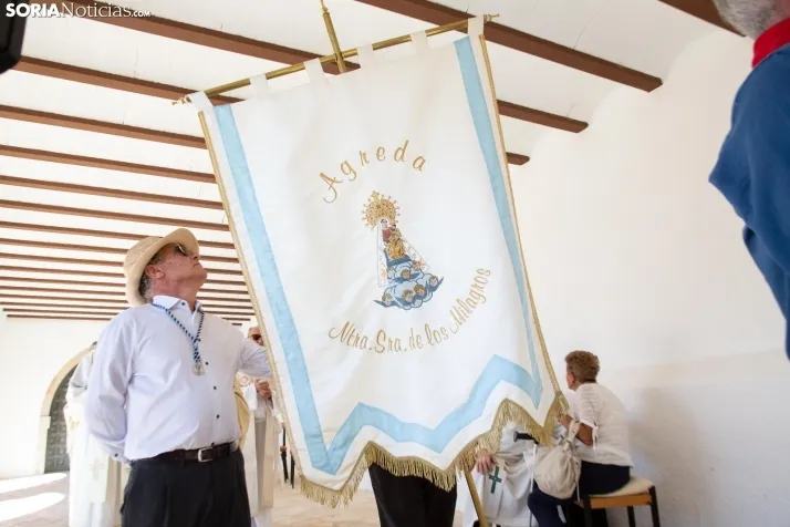 Fotos: ba&ntilde;o de masas a la Virgen de Inodejo en su romer&iacute;a 