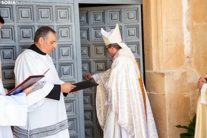 Fotos: ba&ntilde;o de masas a la Virgen de Inodejo en su romer&iacute;a 