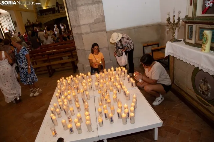 Fotos: ba&ntilde;o de masas a la Virgen de Inodejo en su romer&iacute;a 