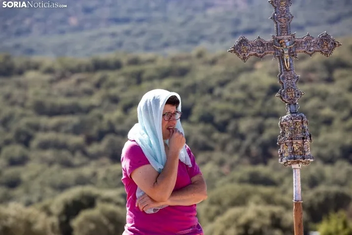 Fotos: ba&ntilde;o de masas a la Virgen de Inodejo en su romer&iacute;a 