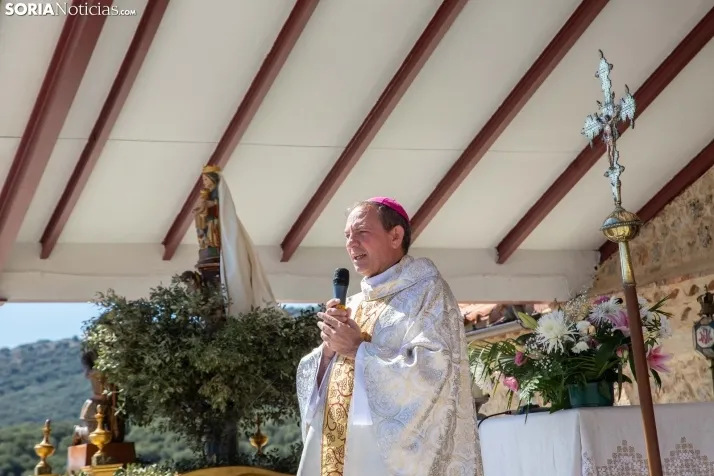 Fotos: ba&ntilde;o de masas a la Virgen de Inodejo en su romer&iacute;a 