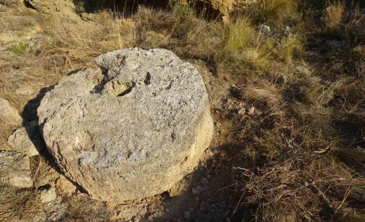 Una de las piedras halladas en Ágreda. /CEAMS