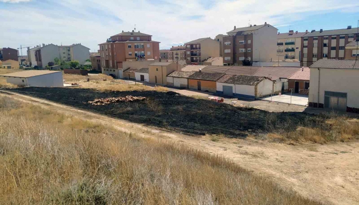 Arden 900 metros en San Esteban