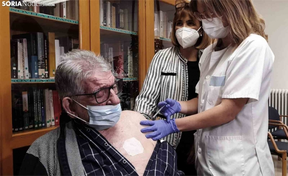 El lunes cominenza la cuarta dosis de la COVID-19 y la vacuna antigripal en las residencias