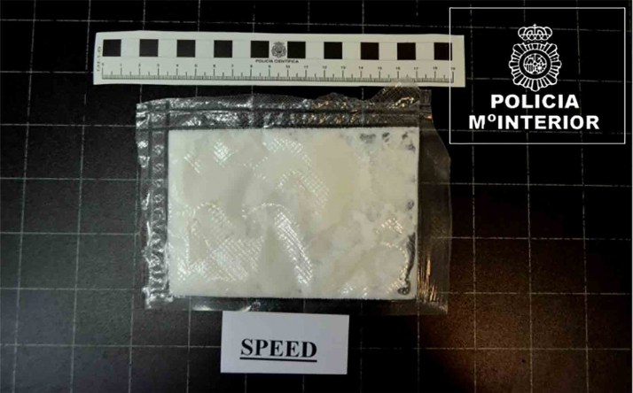 Detenido tras huir de la Policía y desprenderse de un paquete con speed