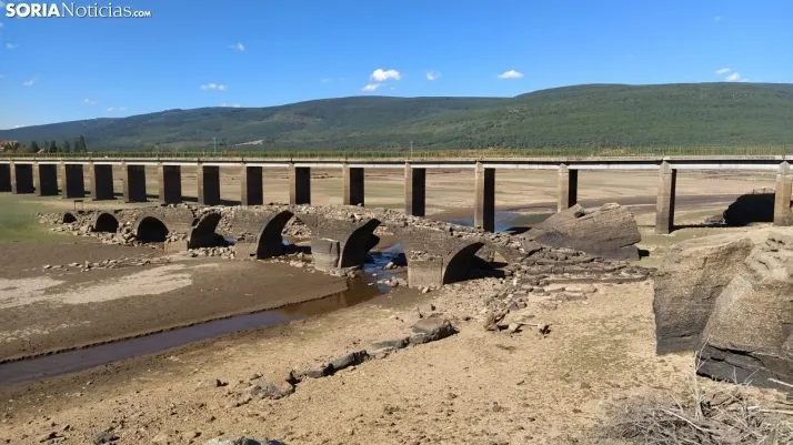 Fotos: aflora el puente romano en el embalse de la Cuerda del Pozo