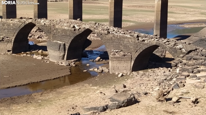 Fotos: aflora el puente romano en el embalse de la Cuerda del Pozo