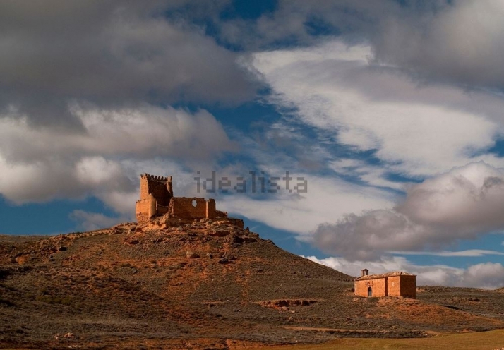 Este castillo de Soria, Bien de Interés Cultural, a la venta en Idealista