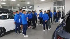 Foto 11 - Fotos: Untoria y el Numancia celebran su patrocinio con una visita al Concesionario