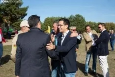 Una imagen de la apertura de la feria cabrejana hoy. /María Ferrer