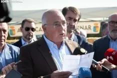 Una imagen de la apertura de la feria cabrejana hoy. /María Ferrer