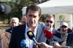 Una imagen de la apertura de la feria cabrejana hoy. /María Ferrer