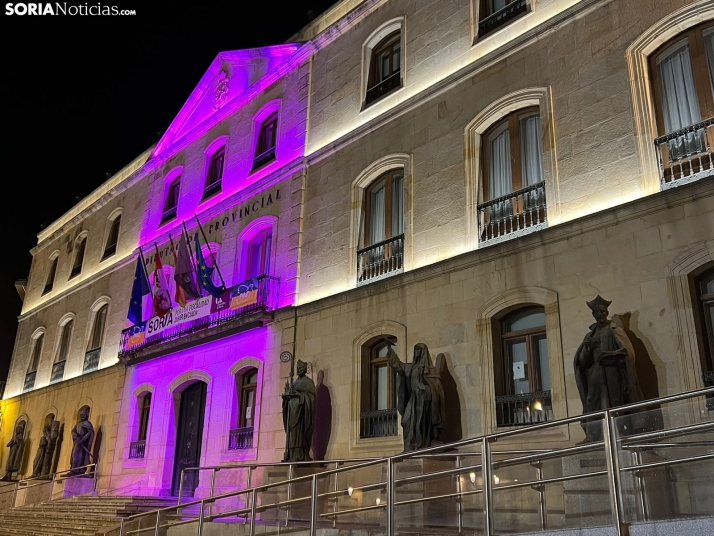 La Diputación se ilumina de rosa por el Día Internacional de la lucha contra el Cáncer de Mama 