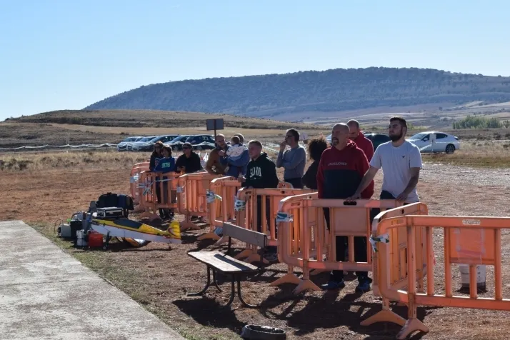 Fotos: los mejores aeromodelistas nacionales se dan cita en el cielo de Velilla de la Sierra