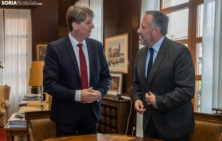 Una de las imágenes que deja la visita institucional del presidente de las Cortes hoy a la capital soriana. /Julián García