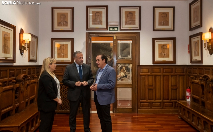 Una de las imágenes que deja la visita institucional del presidente de las Cortes hoy a la capital soriana. /Julián García