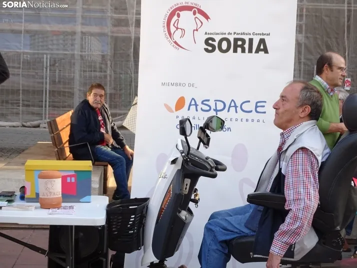 Aspace sale a la calle, festiva, pero reivindicativa