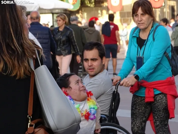 Aspace sale a la calle, festiva, pero reivindicativa