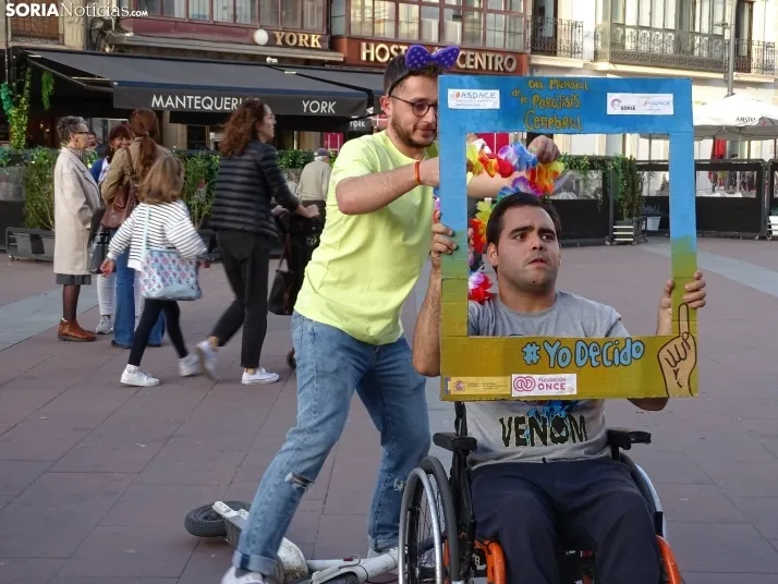 Aspace sale a la calle, festiva, pero reivindicativa