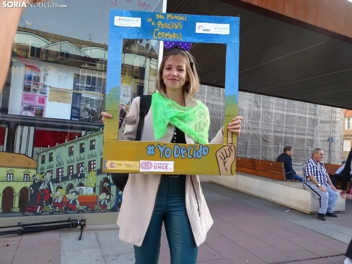 Aspace sale a la calle, festiva, pero reivindicativa