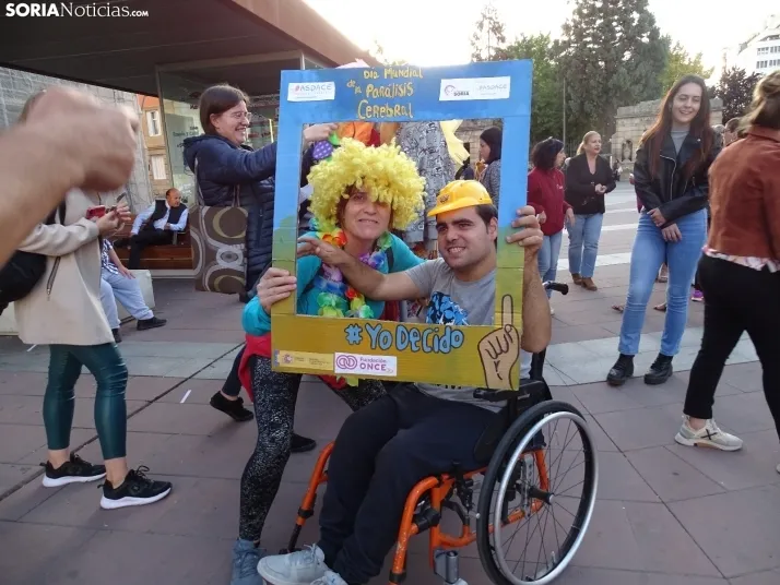 Aspace sale a la calle, festiva, pero reivindicativa