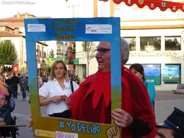 Aspace sale a la calle, festiva, pero reivindicativa
