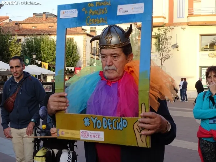 Aspace sale a la calle, festiva, pero reivindicativa