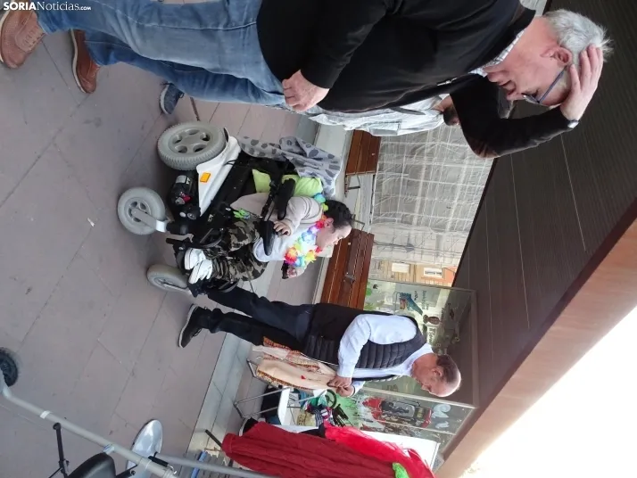 Aspace sale a la calle, festiva, pero reivindicativa