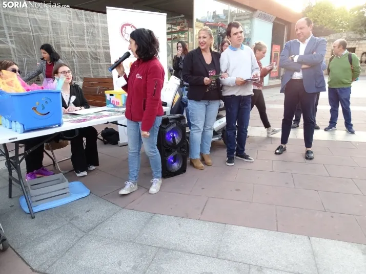 Aspace sale a la calle, festiva, pero reivindicativa