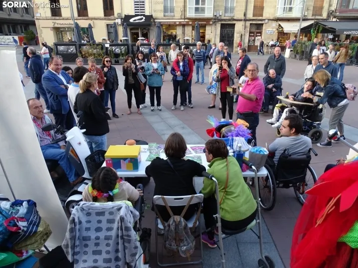 Aspace sale a la calle, festiva, pero reivindicativa