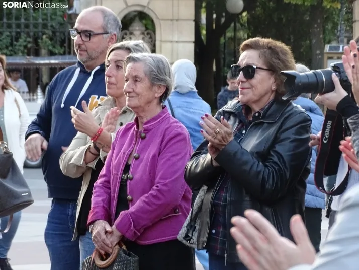 Aspace sale a la calle, festiva, pero reivindicativa