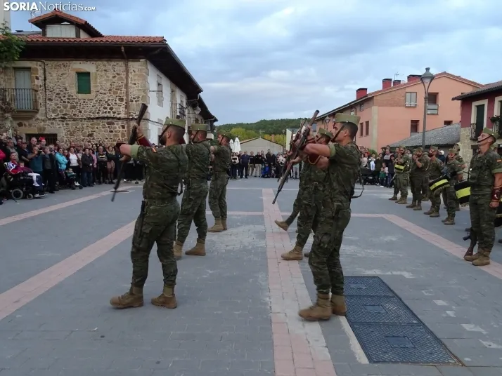 Una imagen del acto protagonizado por la Legión en Navaleno este jueves. /SN