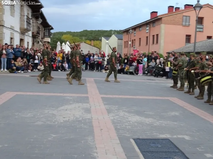 Una imagen del acto protagonizado por la Legión en Navaleno este jueves. /SN