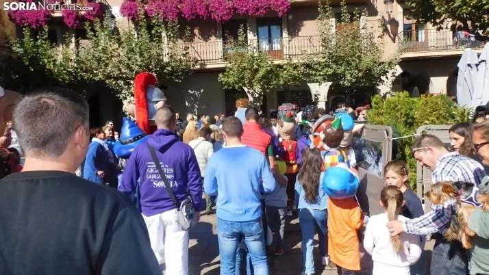 Fotos: ba&ntilde;o de masas para los Gigantes y Cabezudos en las fiestas de San Saturio