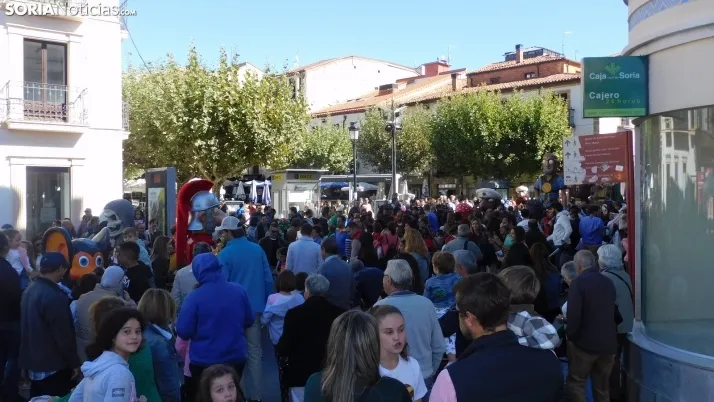 Fotos: ba&ntilde;o de masas para los Gigantes y Cabezudos en las fiestas de San Saturio