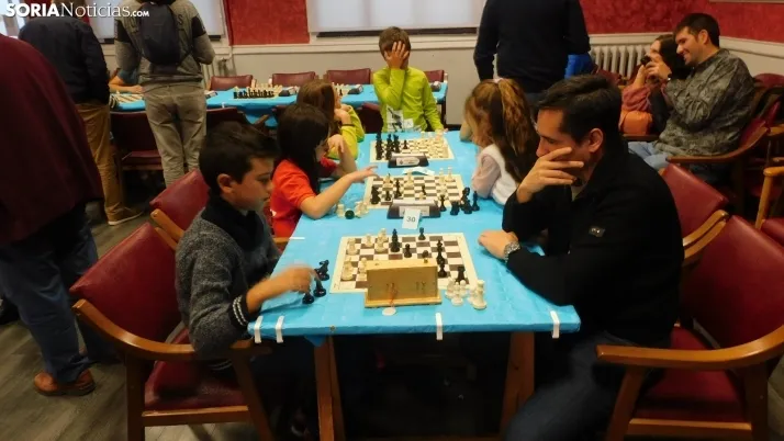 Fotos: 60 jugadores se dan cita en el torneo de ajedrez de San Saturio