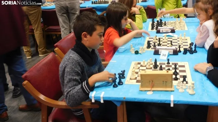 Fotos: 60 jugadores se dan cita en el torneo de ajedrez de San Saturio