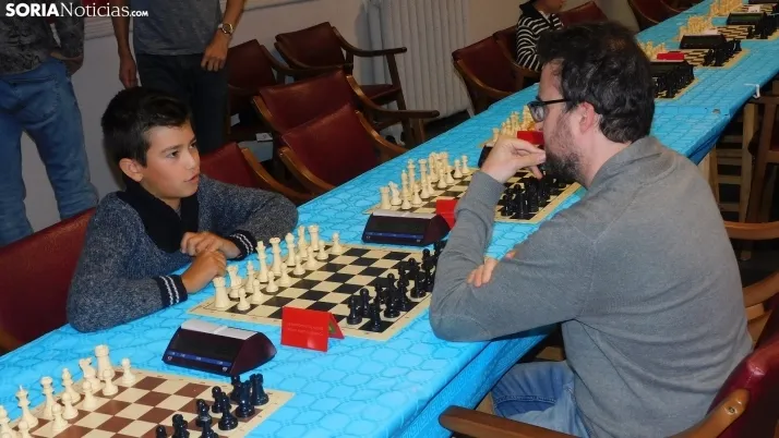 Fotos: 60 jugadores se dan cita en el torneo de ajedrez de San Saturio