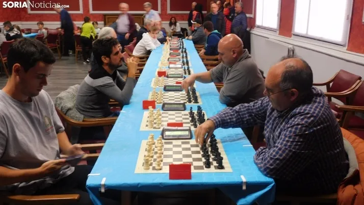 Fotos: 60 jugadores se dan cita en el torneo de ajedrez de San Saturio