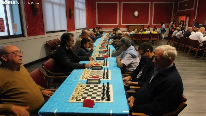 Fotos: 60 jugadores se dan cita en el torneo de ajedrez de San Saturio