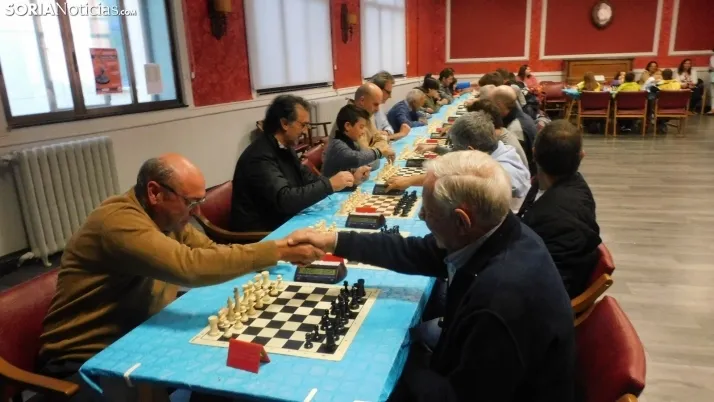 Fotos: 60 jugadores se dan cita en el torneo de ajedrez de San Saturio