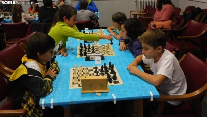 Fotos: 60 jugadores se dan cita en el torneo de ajedrez de San Saturio