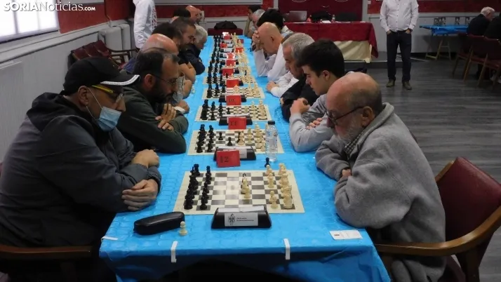 Fotos: 60 jugadores se dan cita en el torneo de ajedrez de San Saturio