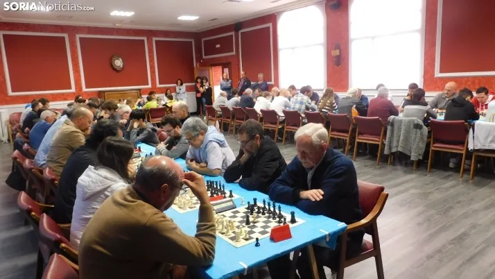 Fotos: 60 jugadores se dan cita en el torneo de ajedrez de San Saturio