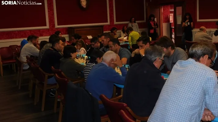 Fotos: 60 jugadores se dan cita en el torneo de ajedrez de San Saturio