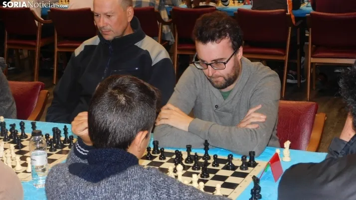 Fotos: 60 jugadores se dan cita en el torneo de ajedrez de San Saturio