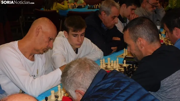 Fotos: 60 jugadores se dan cita en el torneo de ajedrez de San Saturio